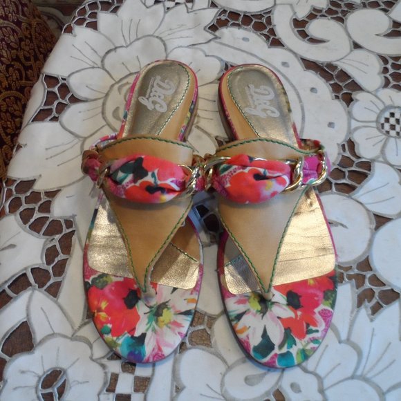 D&G Dolce & Gabbana Multicolor Floral Leather/Fabric T-Strap  display picture 3